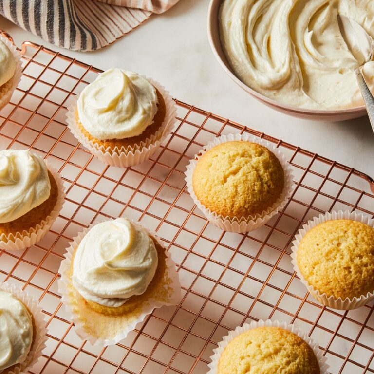 Guide to Perfect Vanilla Cupcakes