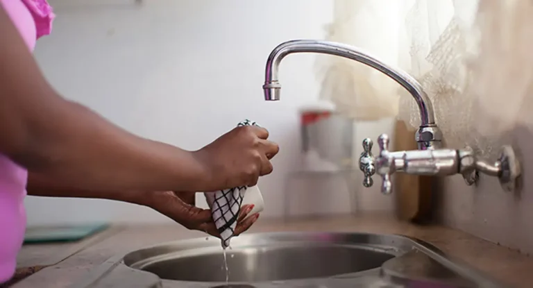 How to Clean the Kitchen Only with Water