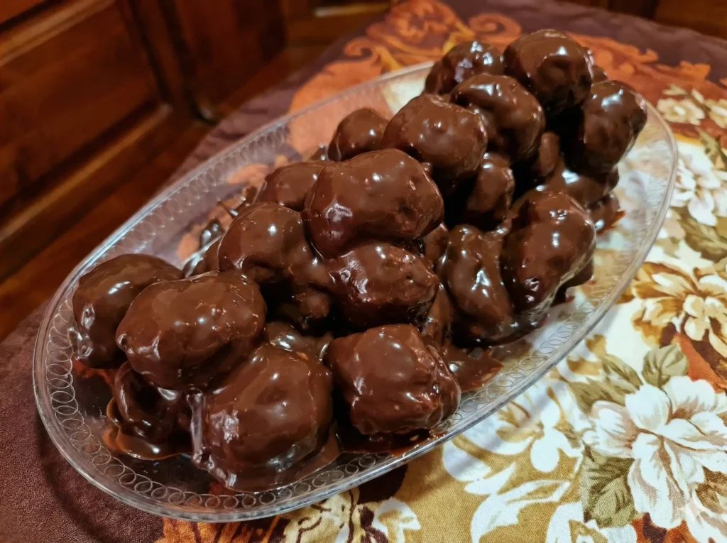 Profiteroles al Cioccolato con Panna e Glassa Ganache